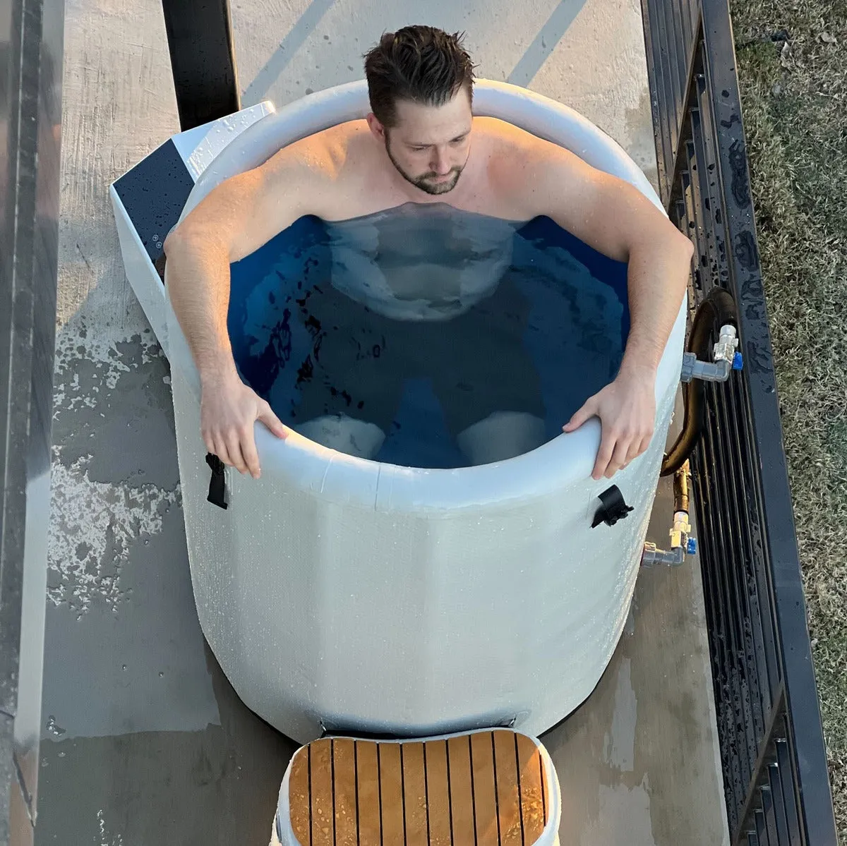6 Person Traditional Sauna & Inflatable Barrel Plunge