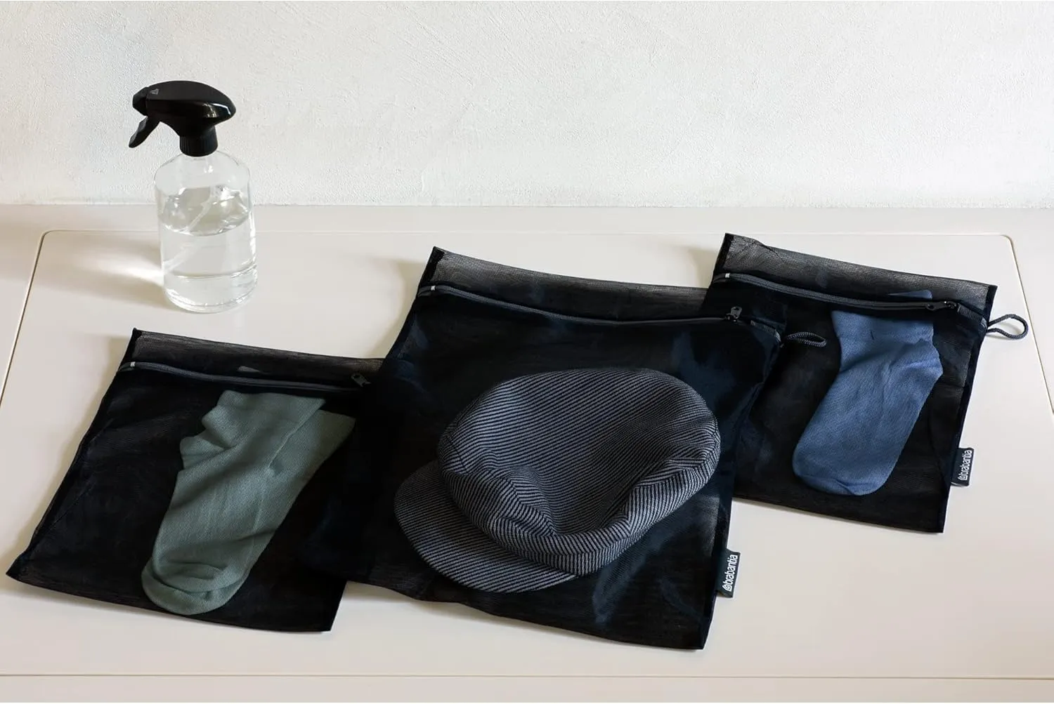 Brabantia 3-Pack Mesh Zip Up Laundry Bags (Black) for Washing Machine Delicates, Face Masks, Socks, Bras (1 x Medium, 2 x Small) Organizer, Travel Bags