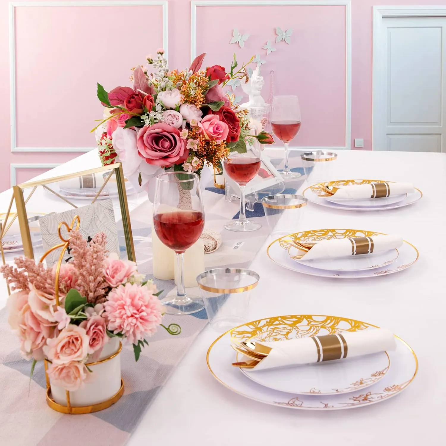 DaYammi 210Pcs White Gold Plastic Plates,Gold Disposable Dinnerware Set Includes 60 gold floral plates,30 plastic Silverware,30 Per Rolled Napkins,30 Plastic Cups for Party Wedding Birthday