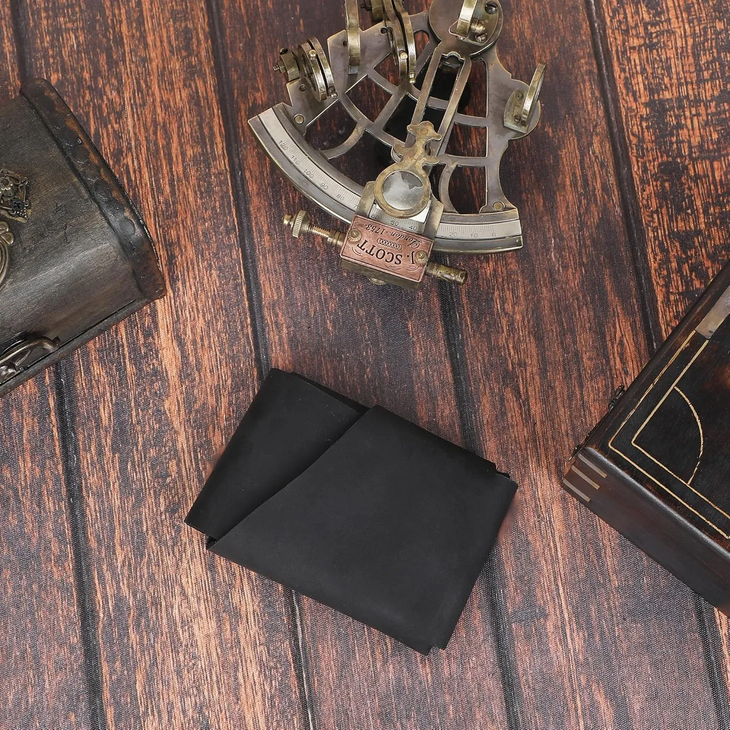 Elegant Full-Grain Leather Playing Card Holder - Handcrafted, Secure Playing Card Case - Ideal for Poker, Bridge - Stylish Travel Accessory (Black)