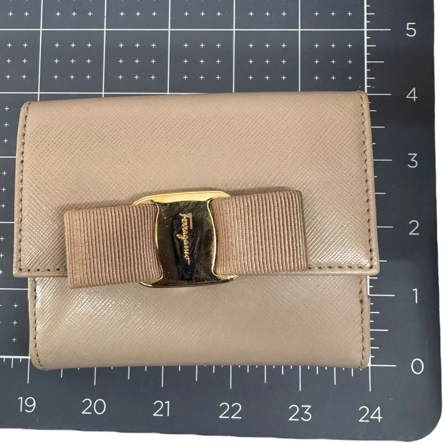 Ferragamo Bow Short Wallet
