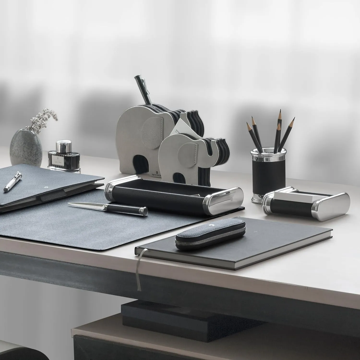 Graf von Faber-Castell Circular Pen Holder - Black