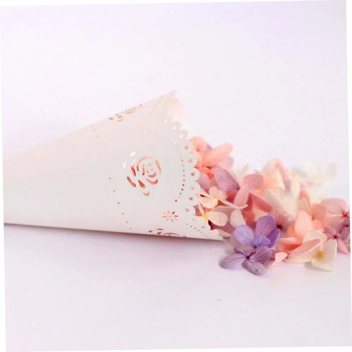 jojofuny 40 Pcs Rose Petals Party Confetti Cone Holder Candy Cone Bags Confetti Cone Stand Paper Petal Cones Wedding Party Favors Confetti Cones Cone Holder Stand Conical White Delicatessen