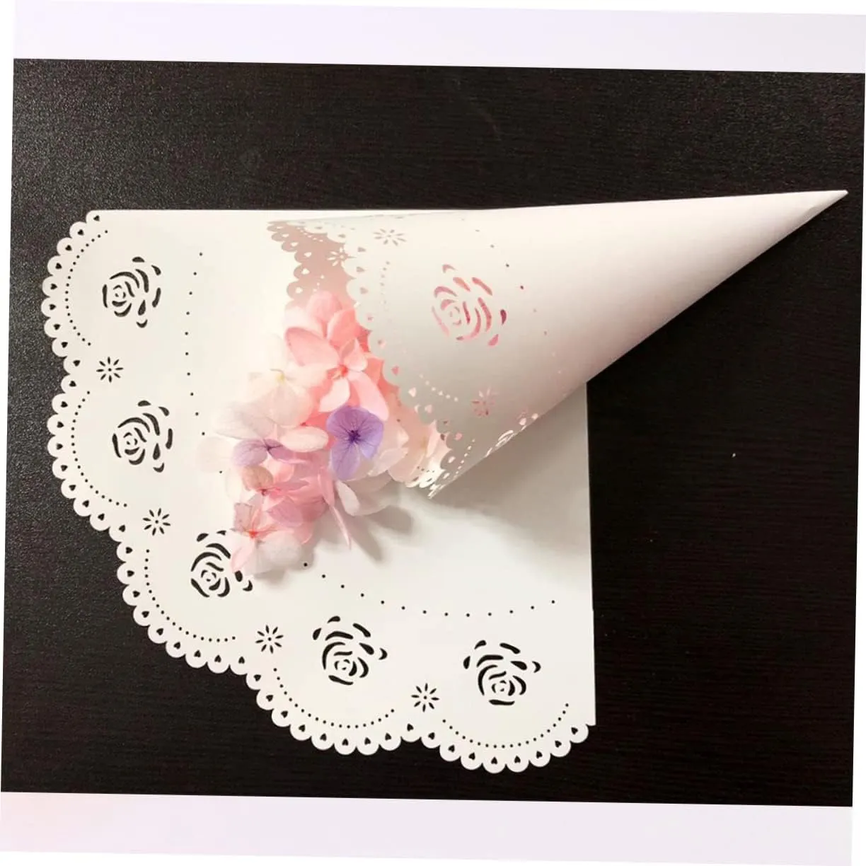 jojofuny 40 Pcs Rose Petals Party Confetti Cone Holder Candy Cone Bags Confetti Cone Stand Paper Petal Cones Wedding Party Favors Confetti Cones Cone Holder Stand Conical White Delicatessen