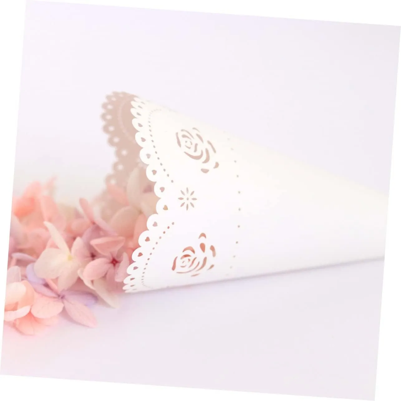jojofuny 40 Pcs Rose Petals Party Confetti Cone Holder Candy Cone Bags Confetti Cone Stand Paper Petal Cones Wedding Party Favors Confetti Cones Cone Holder Stand Conical White Delicatessen