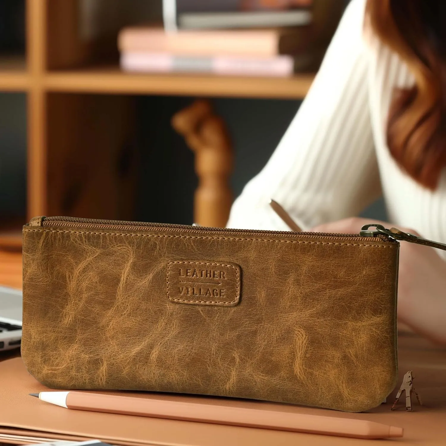 LEATHER VILLAGE Leather Pencil Pouch Pen Case - Sun Tan Brown - 8"X4"- Double Pocket - Elegant and Practical Zipper Pouch Holder for Artists, Men, and Women