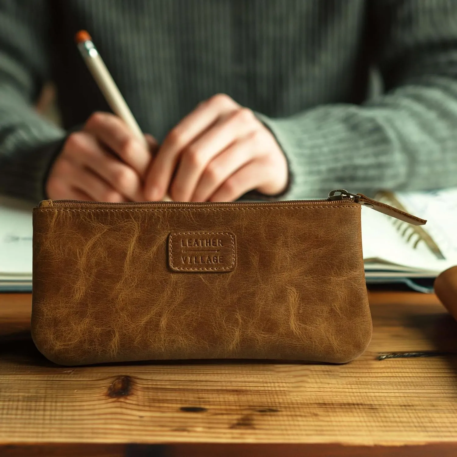 LEATHER VILLAGE Leather Pencil Pouch Pen Case - Sun Tan Brown - 8"X4"- Double Pocket - Elegant and Practical Zipper Pouch Holder for Artists, Men, and Women
