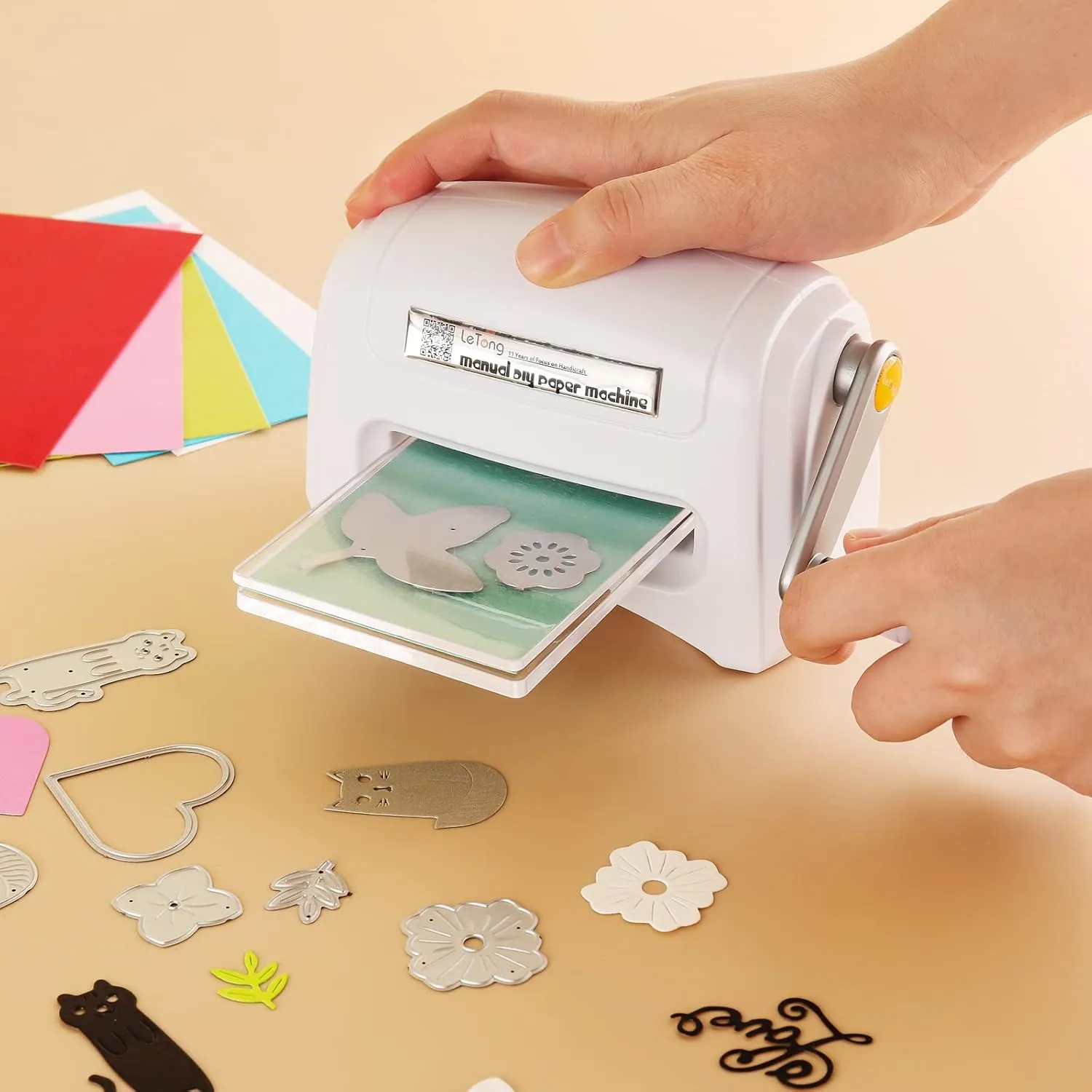 Mini Manual Die Cutting and Embossing Machine for DIY,Hand Embossing Machine for DIY Die Cutting Embossing Paper Card Craft Scrapbooking Dies Cutter Photo Album Decorative Craft Scrapbooking Supplies