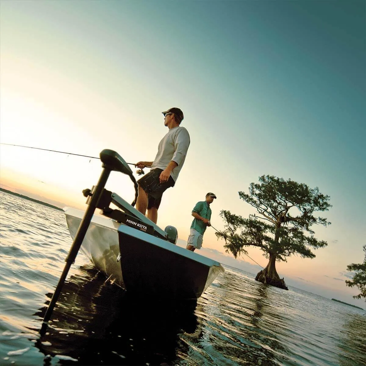 Minn Kota MinnKota Edge 45 Bow Mount Foot Control Trolling Motor with Latch and Door Bracket (45lbs thrust, 36" Shaft), Black
