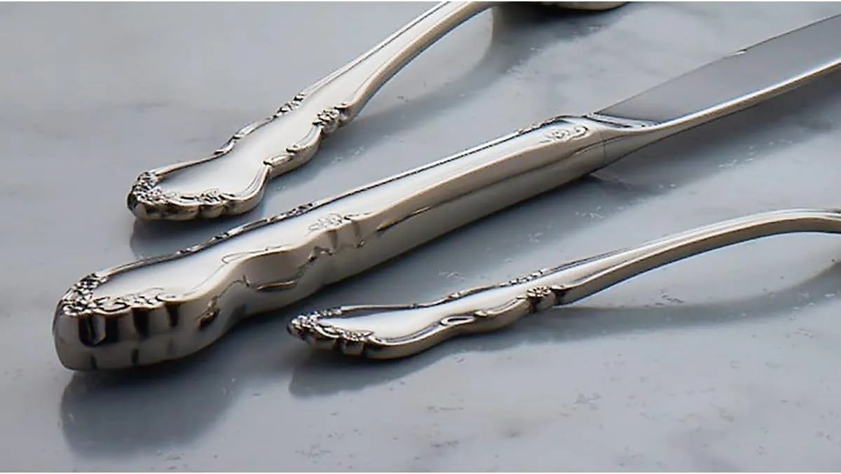 Oneida Dover Fine Flatware Dinner Knives, Set of 4 , 18/10 Stainless Steel, Silverware Set, Dishwasher Safe