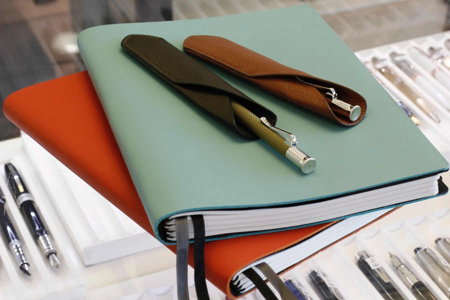 PEN HOLDER BORDEAUX DEER