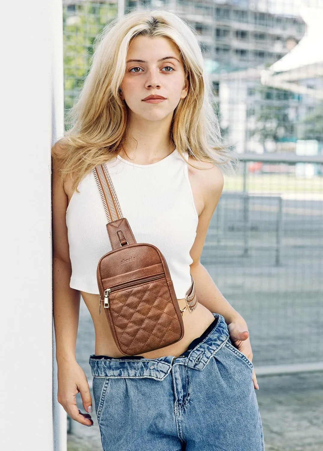 Shrrie Small Sling Bag for Women Quilted Cross Body Purse for Women Leather Crossbody Bags Fanny Pack Sling Purse with Adjustable Guitar Strap
