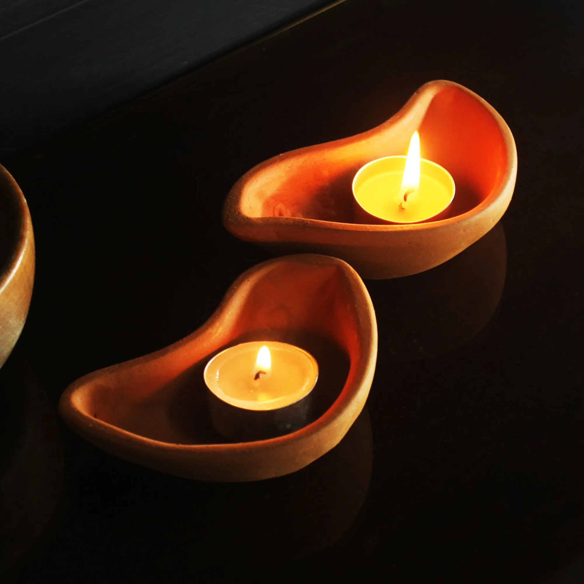 Terracotta Clay "BIRD" Candle Pot / Holder : Set of 6   Complimentary Candles / Tealights 6 pcs