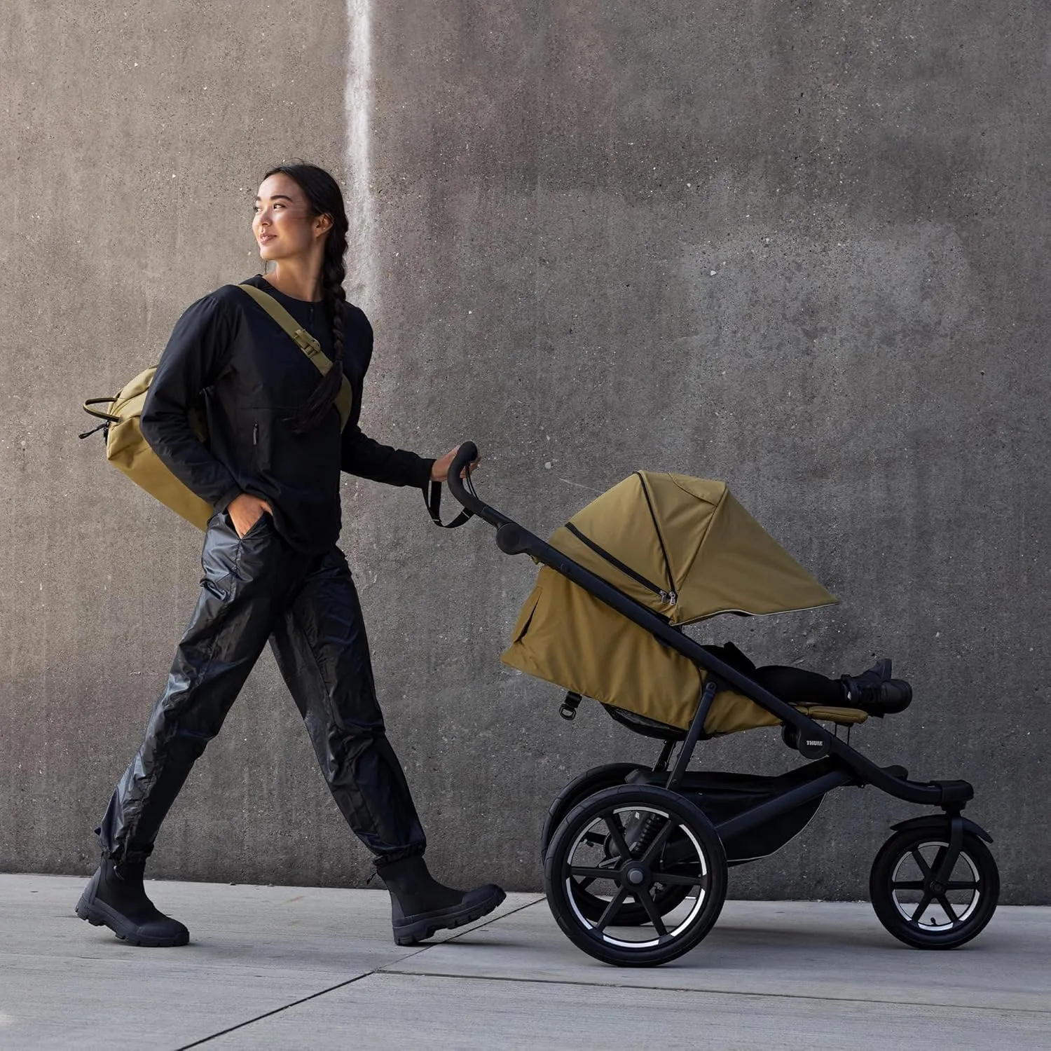 Thule Urban Glide 3 Single Child All-Terrain Stroller, Full-Suspension System, Air-Filled Tires, Upright seat with Adjustable Recline and Built-in legrest