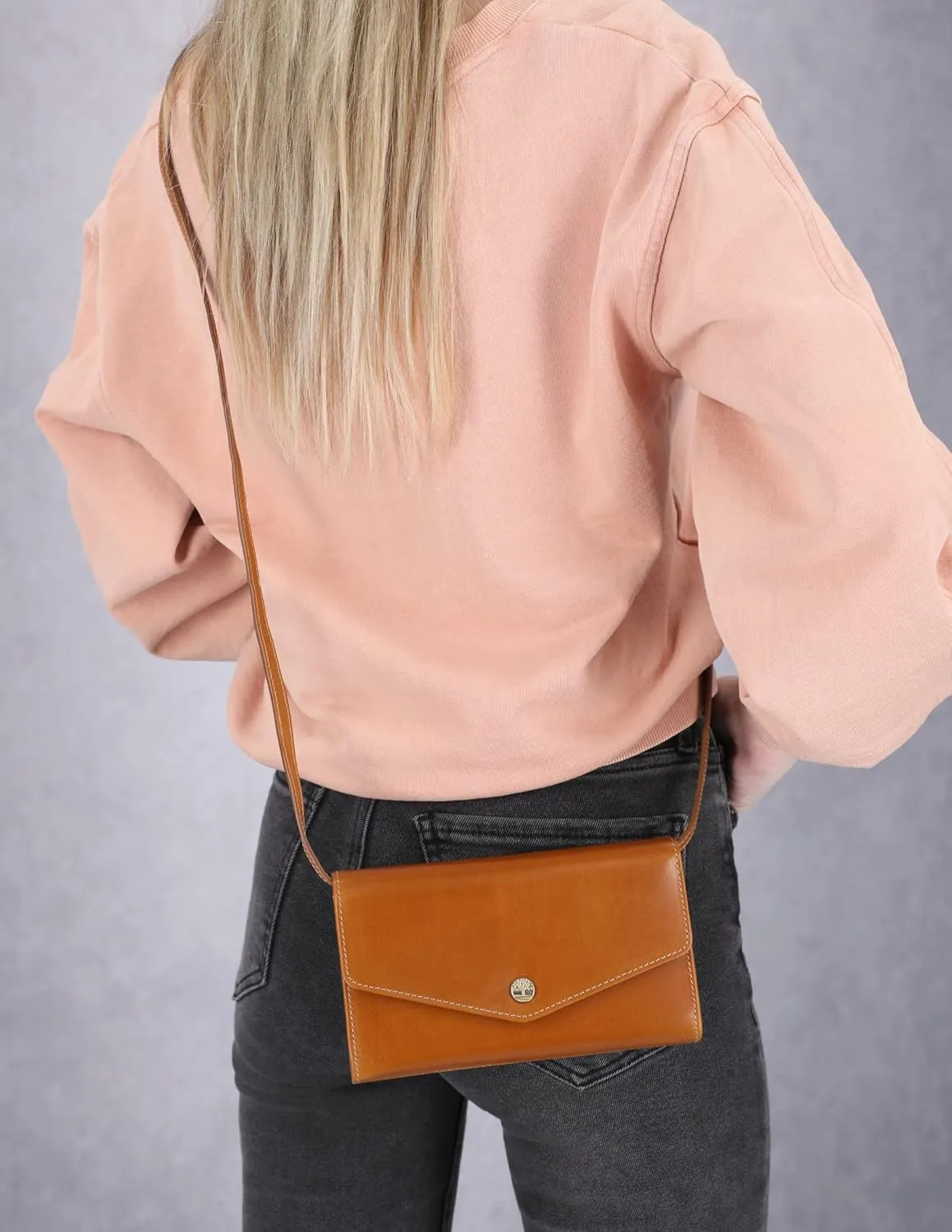 Timberland Women's Rfid Leather Crossbody Wallet Phone Bag With Detachable Crossbody Strap, Cognac (Buff Apache), One Size