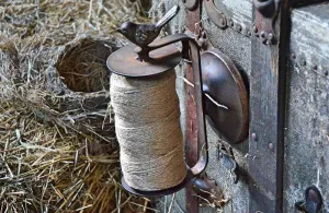 Wall Mount Bird Top Twine Display